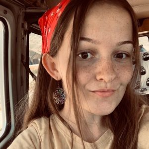 Meet your Posher, Kayla